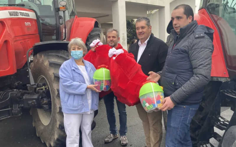 Remise de jouets au service d'oncologie pédiatrique du CHU de Châteauroux